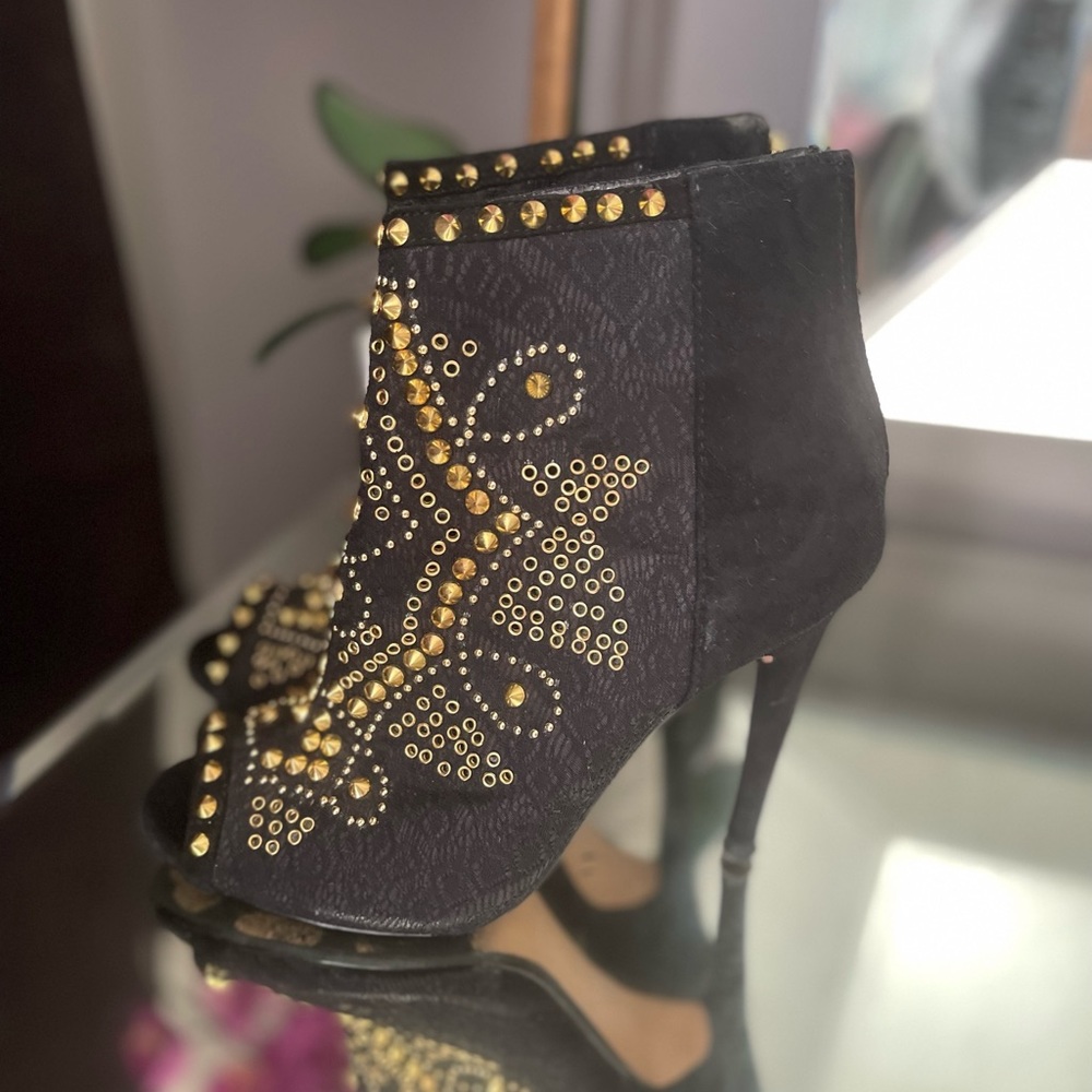 Vintage suede studded open toes heeled booties